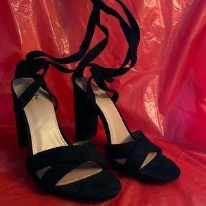Ladies Mossimo ankle lace black pumps size 7 EUC